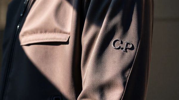 C.P. Company réinvente le sportswear avec un style hybride